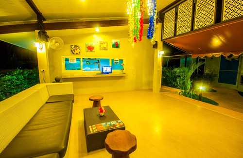 Khuekkhak Hotel | Relax at Chomphu Resort Khaolak with Pool and Restaurant