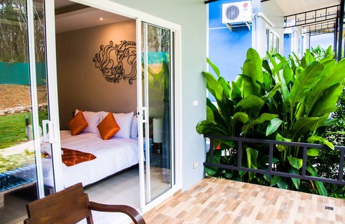 Khuekkhak Hotel | Relax at Chomphu Resort Khaolak with Pool and Restaurant