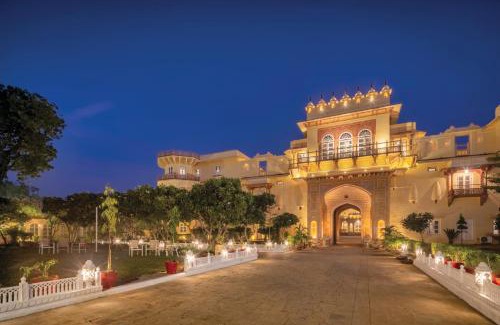 Chomu Hotel | Elegant Chomu Palace, Jaipur: Poolside Retreat & Dining