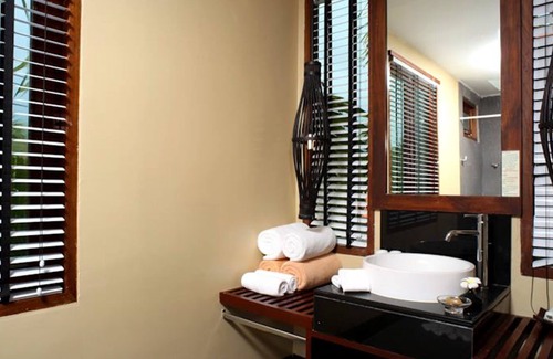 Khuekkhak Hotel | Relax at Chongfah Resort: Ocean View & Pool Access Await
