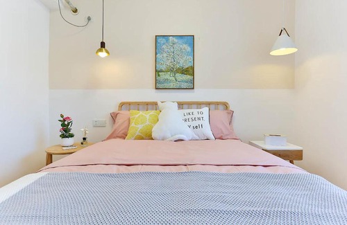 Yuzhong Apartment | Discover Unforgettable Stays at HongYaDong Locals Apartment