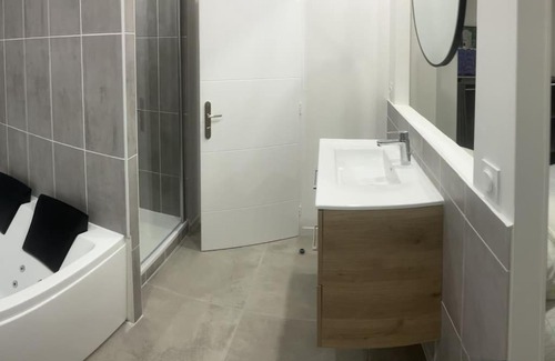 Chasse-sur-Rhone Apartment | Pet-Friendly CHOPIN’studio with Hot Tub & Guest Rated 9.3