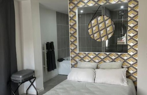 Chasse-sur-Rhone Apartment | Pet-Friendly CHOPIN’studio with Hot Tub & Guest Rated 9.3