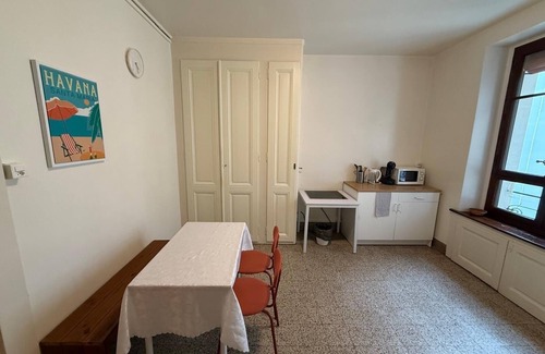 Geneva Apartment | “Chopper” Lovely Apartment in Geneva Downtown!
