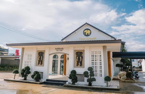 Bang Phra Hotel | Discover Comfort at Chor Grande Resort with Breakfast Included