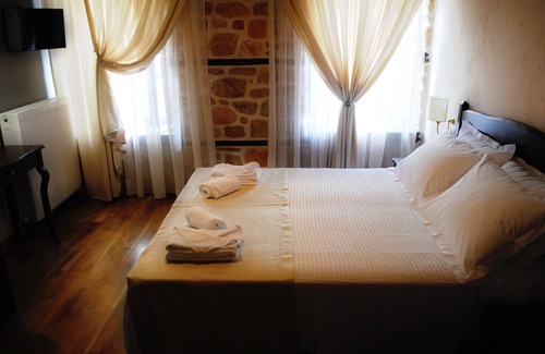Arnaia House | Chorostasi Mansion: Guest Rated 9.8 with Family-Friendly Amenities