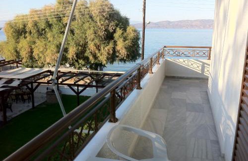 Assos-Lechaio Apartment | Oceanfront Chris Studios & Apartments with Child-Friendly Perks