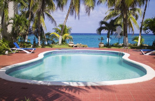 Tower Isle Hotel | Chrisanns Beach Resort