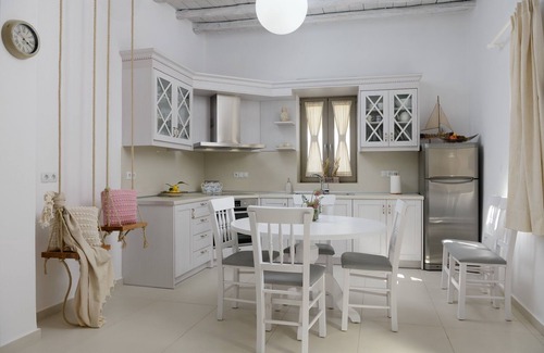 Pitsidia Villa | Chrisanthi Elegant Home: Oceanfront Escape with Pool