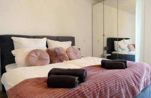 Hamm Apartment | Stylish Apartment with Rhine View, Netflix & Family Amenities