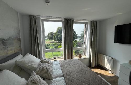 Hamm Apartment | Stylish Apartment with Rhine View, Netflix & Family Amenities