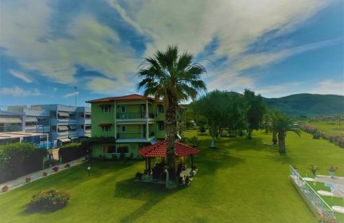 Toroni Apartment | Beautiful Chrissi Ammoudia with Private Beach & Ocean Views