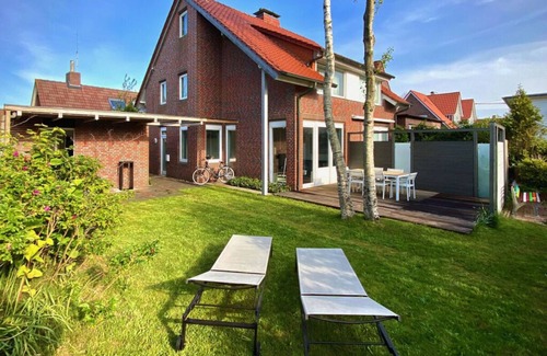 Langeoog House | Stylish Christel Retreat with Family-Friendly Amenities