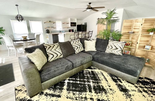 Cantonment Apartment | Discover Christian Retreat: Tranquil Oasis Near Pensacola
