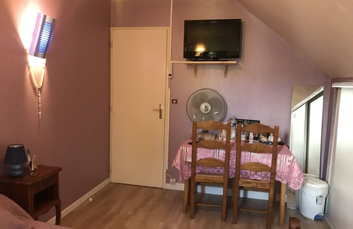 Lourdes Bed & Breakfast | Cozy Christiane's Apartment with Ocean View & Breakfast
