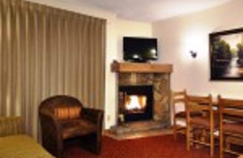 Avon Apartment | Premier Christie Lodge: Hot Tub & Spa in Avon, CO