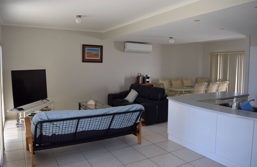 O'sullivan Beach House | Discover Family-Friendly Stay at Christies Seahorse Esplanade