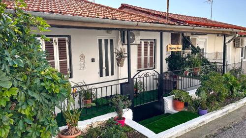 Nafpaktos House | Enjoy Family-Friendly Comfort at Christine's House