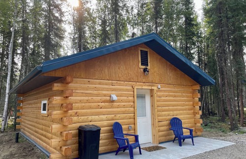 North Pole Cabin | Enchanting North Pole Cabin: Pet-Friendly with Breakfast