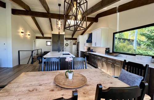 Snowmass Village House | Elegant Remodeled Home in Snowmass Village with Spa & Hot Tub
