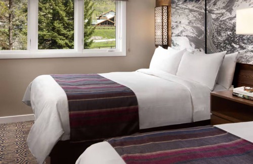 Vail Resort | Christmas in Vail! Skiing, Ice Skating, Shopping, Dining, Fireplace in Room