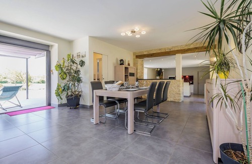 La Dornac Villa | Christopha: Family-Friendly Stay with Pet and Spa Amenities