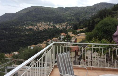 Kavallos House | Exceptional Christos House: Family-Friendly Retreat