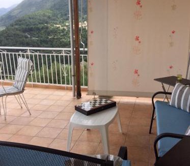 Kavallos House | Exceptional Christos House: Family-Friendly Retreat