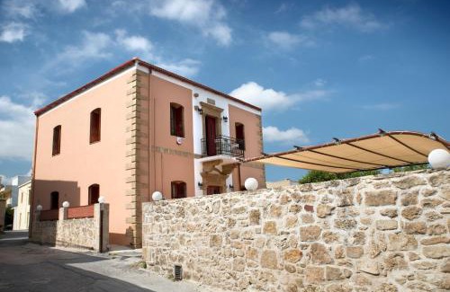 Krouson Apartment | Family-Friendly Retreat at Chronis Family Villas - 10/10 Rated