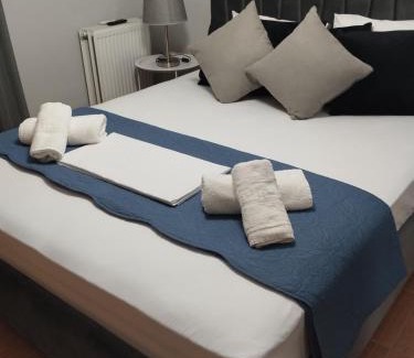 Nafplion City Centre Apartment | Relaxing Retreat: Chrysa's Apt with Palamidi Views