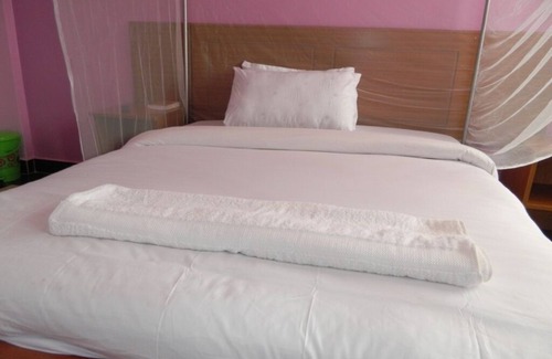 Embu Hotel | Welcoming Chrysalis Guest House with Restaurant & Breakfast