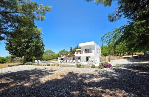 Lindos Villa | Experience Nature at Chrysanthi Villa: 4-Star Getaway