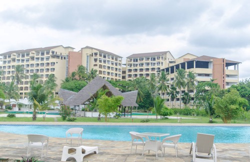 Diani Beach Apartment | Beachfront Chrystal Baharini Studio Apartments with Pool