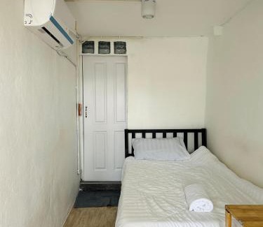 Bang Phlat Apartment | Guest Rated Chubby 9 Room 7 - An Ideal Stay Awaits