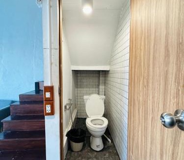 Bang Phlat Apartment | Chubby 9 Room 8: Budget-Friendly Getaway Awaits!