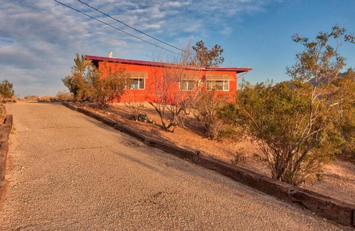 Twentynine Palms House | Top-Rated Chuck's Cabin in Joshua Tree Community Awaits