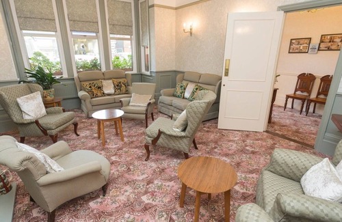 Clacton-on-Sea House | Chudleigh Hotel: 4-Star Retreat with Family-Friendly Amenities