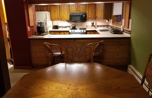 Scenic Foothills House | Tranquil Chugach Foothills Chalet: Top-Rated Anchorage Getaway