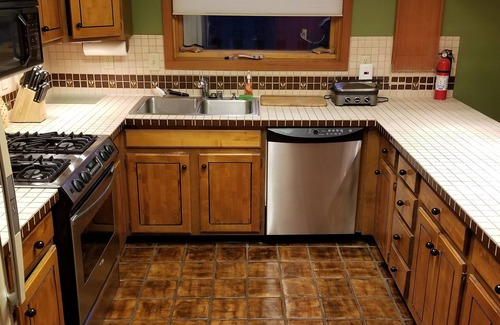 Scenic Foothills House | Tranquil Chugach Foothills Chalet: Top-Rated Anchorage Getaway