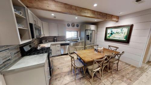 Red River House | Chula Vista Cabin: Pet-Friendly Retreat with WiFi & Fireplaces