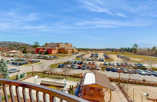 Wisconsin Dells Hotel | Explore Chula Vista Condo with Hot Tub & Family Amenities