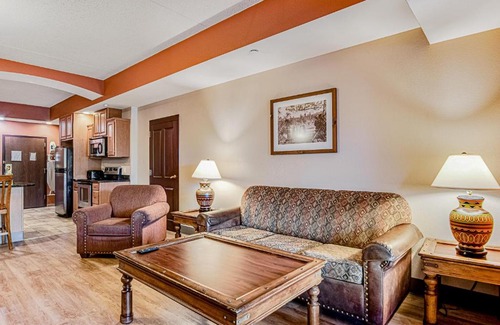 Wisconsin Dells Apartment | Family-Friendly Chula Vista Condo with Hot Tub Retreat