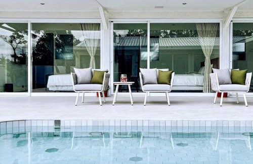 Hengchun House | Explore ChuLe Villa: Family Retreat with Pool & Kitchen