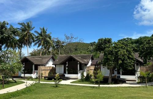 Saphli Hotel | Inviting Chumphon Cabana Resort with Restaurant Amenities