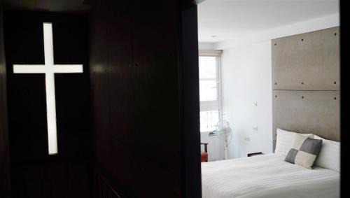 West Central District House | Chung Fu Inn: Family-Friendly & Pet Welcoming Retreat