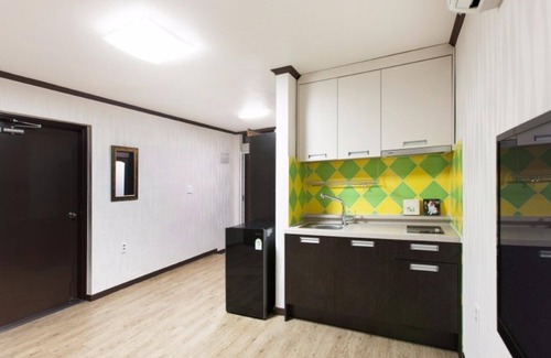Chungju House | Chungju Dalduru Pension: Eco-Friendly Retreat with Breakfast