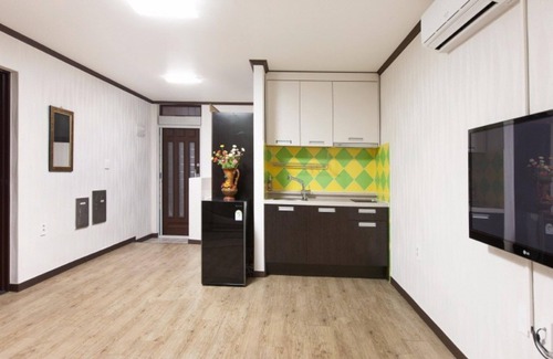 Chungju House | Chungju Dalduru Pension: Eco-Friendly Retreat with Breakfast