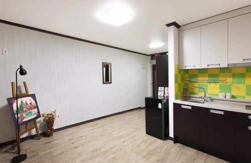 Chungju House | Chungju Dalduru Pension: Eco-Friendly Retreat with Breakfast