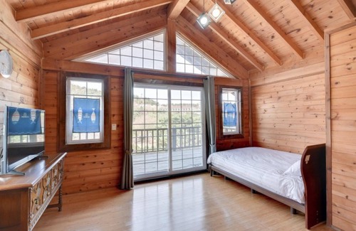 Chungju House | Eco-Friendly Chungju Garden Story Pension with Breakfast