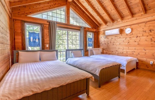 Chungju House | Eco-Friendly Chungju Garden Story Pension with Breakfast